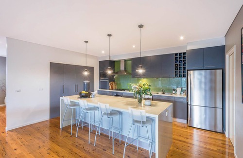 Merimbula House | Luderick Treehouse - Spacious 4 bedroom pet friendly home