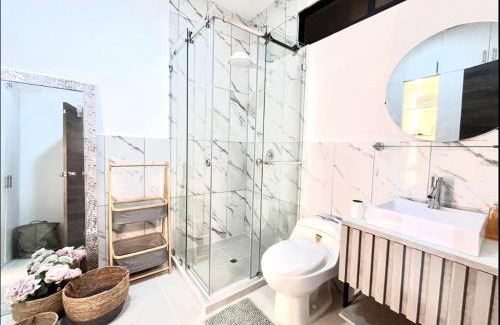 Punta Blanca House | Lujosa Casa a 5min El Paseo Shopping Costa Oro