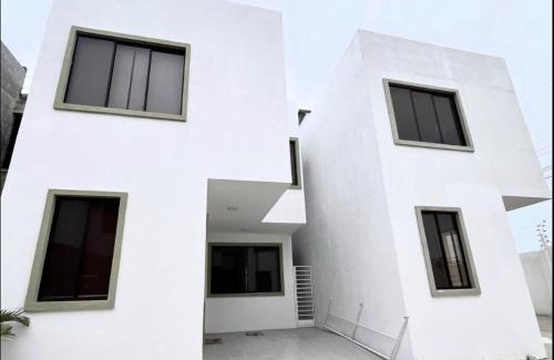 Punta Blanca House | Lujosa Casa a 5min El Paseo Shopping Costa Oro