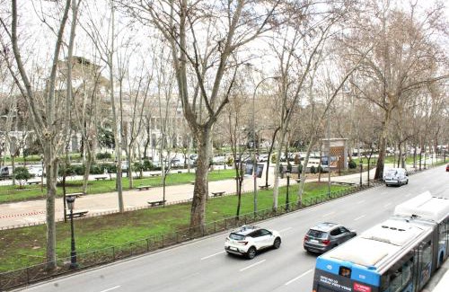 Golden Triangle of Art Apartment | Lujoso apto Paseo Del Prado