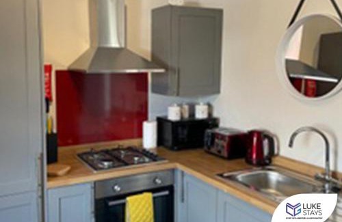 Durham Apartment | Luke Stays - Alum Waters
