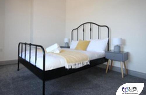 Durham Apartment | Luke Stays - Alum Waters