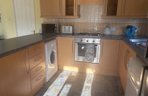 Liverton Cabin | LUKES LODGE, DEVON, HOT TUB, PET FRIENDLY, sleeps 6 FINLAKE HOLIDAY PARK