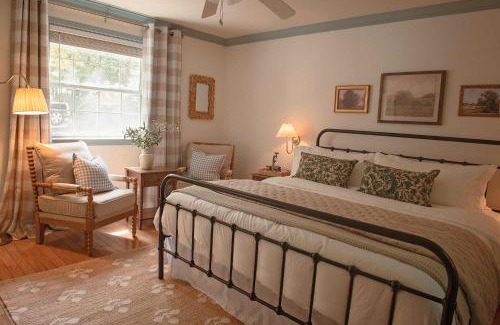 Lookout Mountain Bed & Breakfast | Lula Lake Room on Lookout Mountain