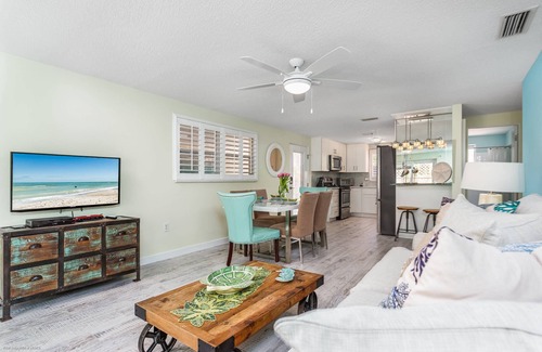 Siesta Key Condo | Lulu's Crescent Cottage #1