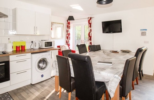 East Stoke House | LULWORTH LODGE, pet friendly, character holiday cottage in Wool
