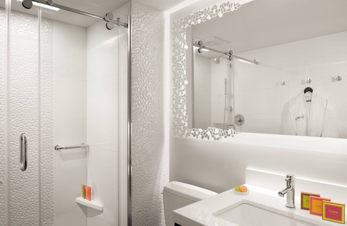 Midtown Hotel | LUMA Hotel Times Square