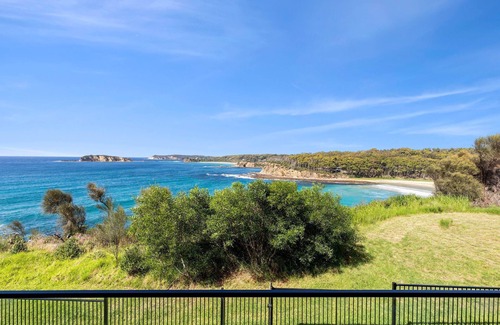 Malua Bay House | Luma Vista | Overlooking McKenzies at Malua Bay