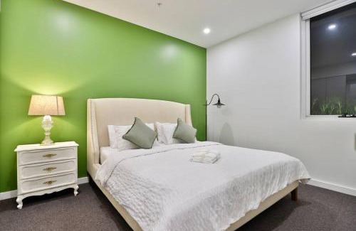 Leichhardt Apartment | Lumière Sanctuary - Antique Elegance with Parking