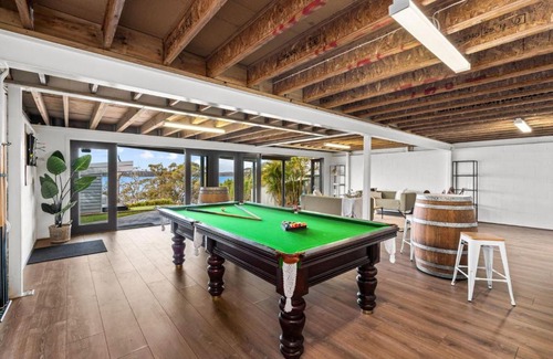 Silverwater House | Luminara Lago 6br Waterfront Retreat with Pool at Silverwater