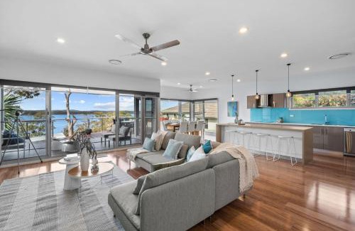 Silverwater House | Luminara Lago 6br Waterfront Retreat with Pool at Silverwater