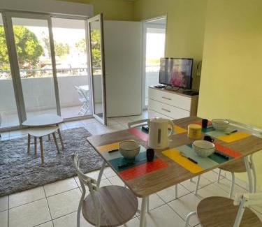 Villeneuve Loubet Beach Apartment | LUMINEUX 2 PIECES, TERRASSE, GARAGE PRIVE, en BORD DE MER