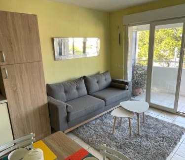 Villeneuve Loubet Beach Apartment | LUMINEUX 2 PIECES, TERRASSE, GARAGE PRIVE, en BORD DE MER
