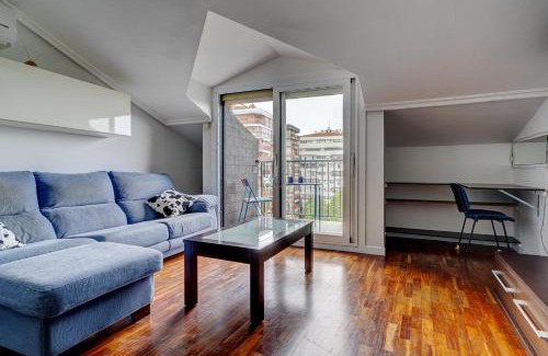 Irun Apartment | Luminoso ático con terraza, Irún, Parking, 4Pax