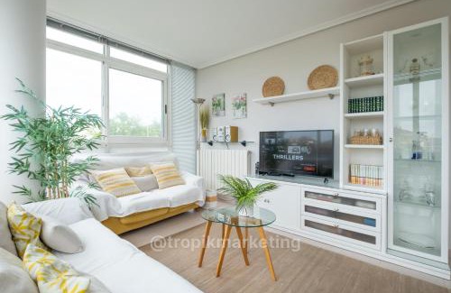 Noja Apartment | Luminoso Apartamento Playa Ris con garaje