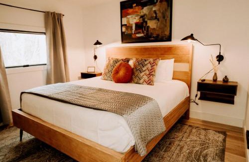 Gatlinburg - Pigeon Forge House | Luminous Cottage with Lofted Interior in Sevierville, Tennessee