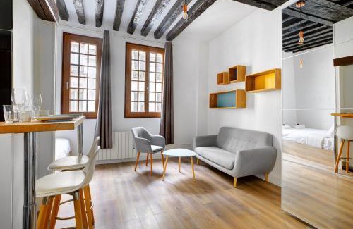 Quartier Sainte-Avoye Apartment | Luminous flat in le marais