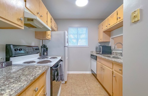 Tallahassee House | Luminous & Pristine, Spacious and Serene!