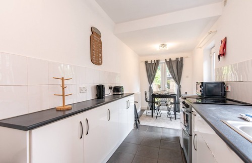 Walsall House | Lumley House - Delightful 2BR Terraced House near Birmingham