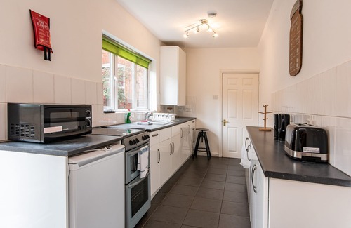 Walsall House | Lumley House - Delightful 2BR Terraced House near Birmingham