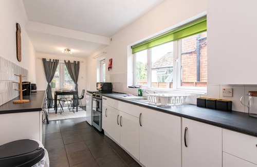Walsall House | Lumley House - Delightful 2BR Terraced House near Birmingham