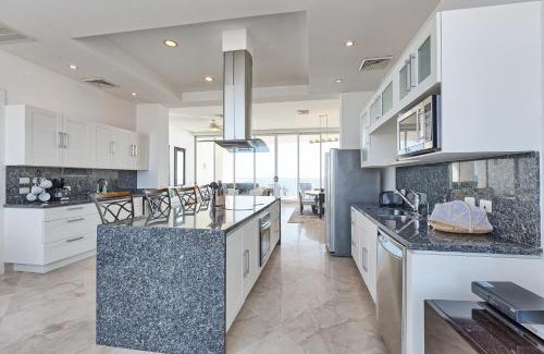 Puerto Penasco Apartment | Luna Blanca 1201 by Kivoya