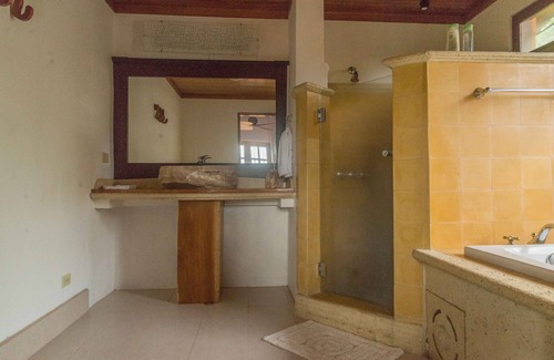 Ciudad Cariari Bed & Breakfast | Luna Inn B&B