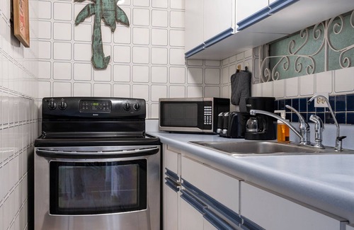 Isla Verde Apartment | Luna Llena 1BDR Oceanview Pool