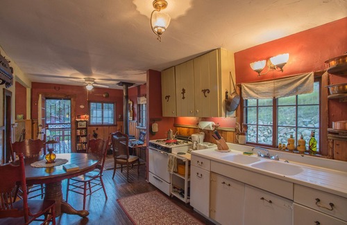 Leadville Cabin | Luna's cozy, romantic cabin in Leadville, Colorado