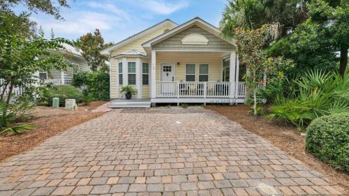 Seagrove Beach House | Luna Sea - Is a short walk to the beach and close to Seaside