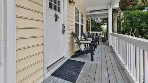 Seagrove Beach House | Luna Sea - Is a short walk to the beach and close to Seaside