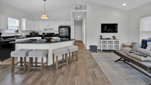Seagrove Beach House | Luna Sea - Is a short walk to the beach and close to Seaside