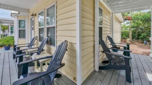 Seagrove Beach House | Luna Sea - Is a short walk to the beach and close to Seaside