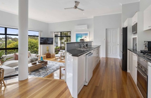 Korora House | Lunar Shore - Amazing Views, Walk to Beach, 5 Bedrooms, Workcation