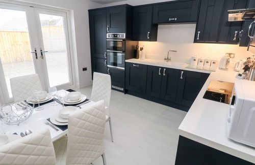 Kilgetty Cottage | Lunaroxx, 6 Meadow Gardens, Kilgetty