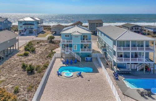 Long Beach House | Lunas by Oak Island Accommodations
