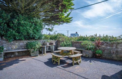 Rhossili Apartment | Lundy Lodge – 1 Bedroom Annex – Rhossili