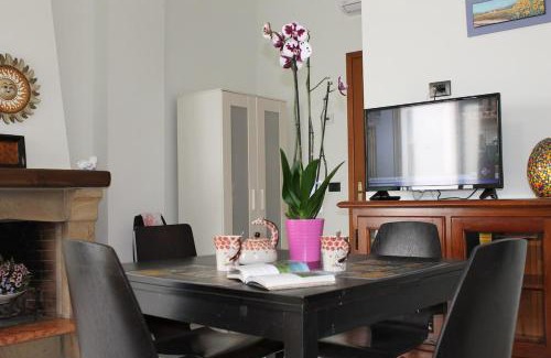 Castelnuovo Magra Apartment | Lunigiana - Casa Anita con giardino