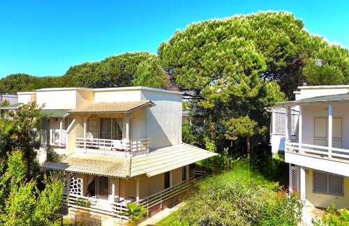 Ishem Villa | Lura 1 Holiday House 235