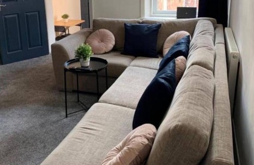 Gateshead Condo | Lush 4 bdrm maisonette nr Ncle free wifi,parking