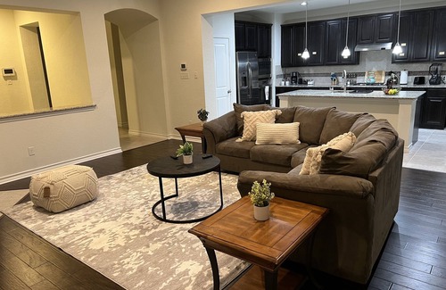 San Antonio Villa | Lush 7-BR, Heated Pool/Spa/Home Theater/Game Room near Seaworld/Six Flags (St2)