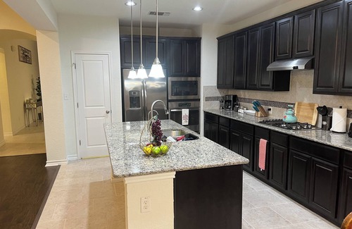 San Antonio Villa | Lush 7-BR, Home Theater/Game Room near Seaworld/Six Flags -St2-