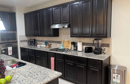 San Antonio Villa | Lush 7-BR, Home Theater/Game Room near Seaworld/Six Flags -St2-
