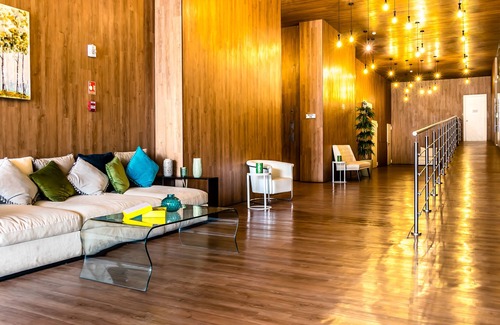 Tumba Vieja Apartment | Lush Apartment Ocean View