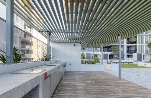 Bokarina Apartment | Lush Beachfront Living with Parking, Pool and BBQ