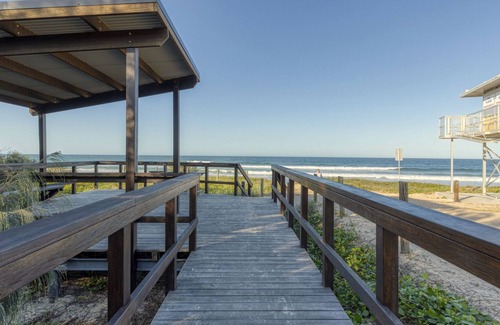 Bokarina Apartment | Lush Beachfront Living with Parking, Pool and BBQ