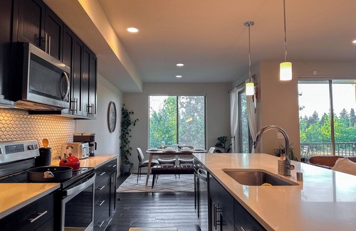 Highland Park House | Lush Green Paradise, Fire Pit, No Cleaning Fee