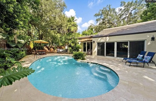 El Portal House | Lush Miami poolhome