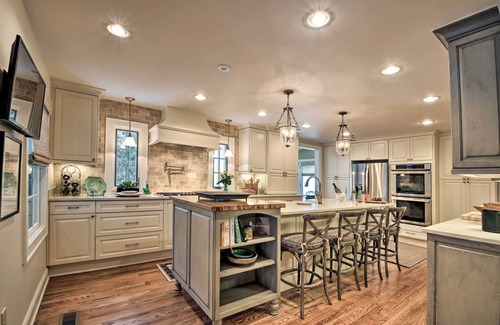 Mirror Lake Cottage | Lush Mirror Lake Cottage Rental w/Private Deck