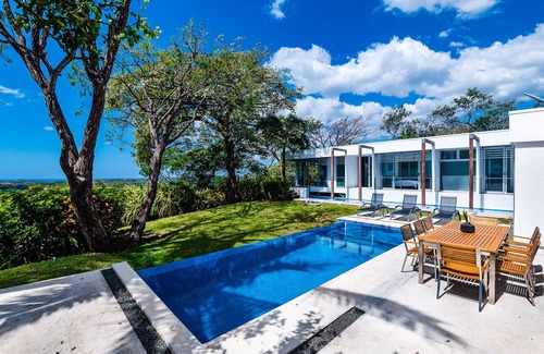 Marbella Villa | Lush Paradise